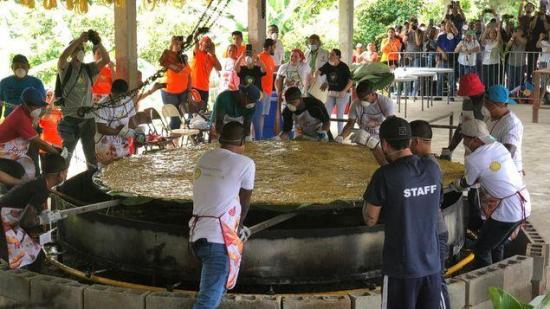 Indígenas de Panamá baten récord Guinness con patacón de más de 111 kilos