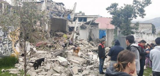 Un muerto y siete heridos tras explosión por fuga de gas en Quito