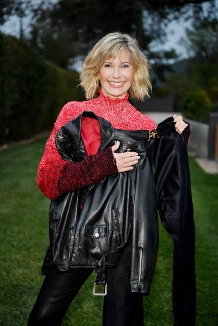 La chaqueta y el pantalón de Olivia Newton John en ''Grease'', subastados por 405.700 dólares