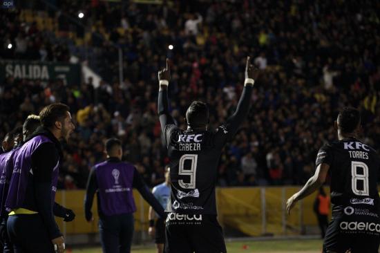 Colón apunta a neutralizar el estilo de fútbol ''europeo'' de Independiente
