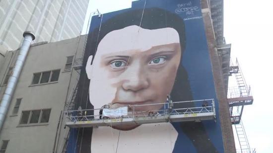 Pintan un mural gigante de Greta Thunberg en el centro de San Francisco