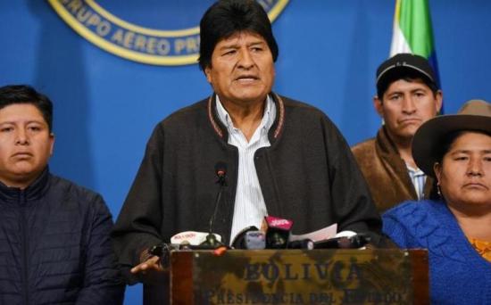 La directora de la cadena rusa RT le ofrece trabajo a Evo Morales