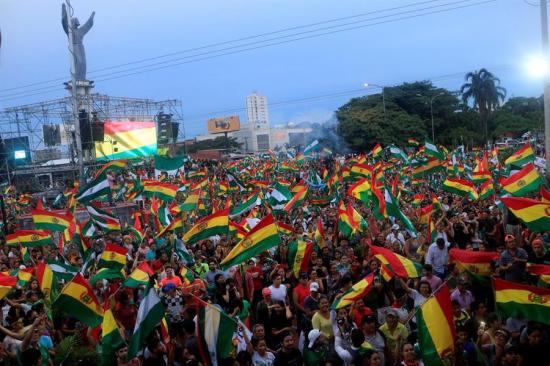 Gobierno de Ecuador llama a unir esfuerzos para restablecer la paz en Bolivia