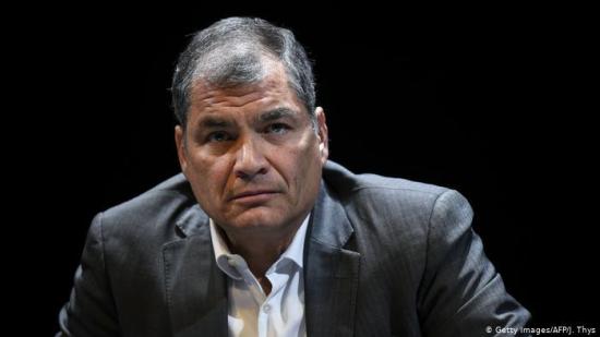 Rafael Correa y 21 personas más, acusados de cohecho