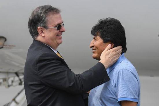 Evo Morales llega a México tras recibir asilo político