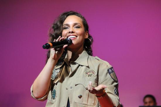 Alicia Keys repetirá como presentadora en la 62 edición de los Grammy