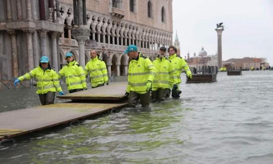 El agua desciende en Venecia tras un nuevo día de inundaciones