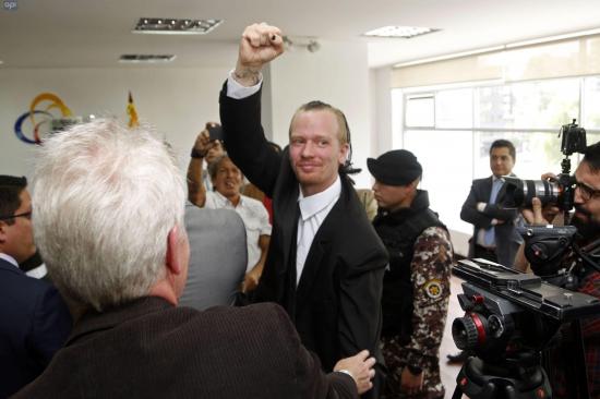 Ola Bini teme que decisión sueca acelere extradición de Assange a EE.UU.