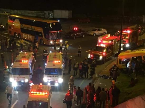 Un accidente de tránsito deja 19 heridos en el sector de Carapungo en Quito