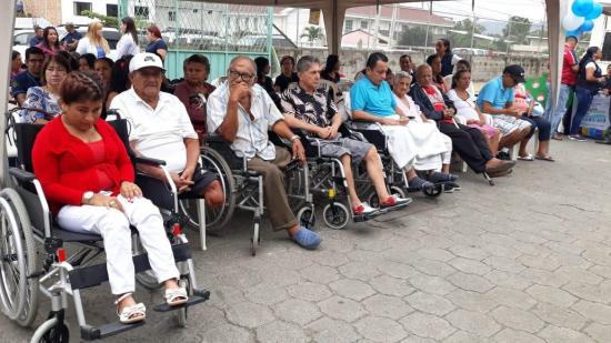 Ministerio de Salud entrega 20 sillas de ruedas en el centro de salud Andrés de Vera