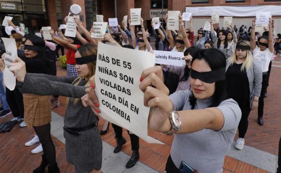 Periodistas colombianas replican la coreografía de ''Un violador en tu camino''