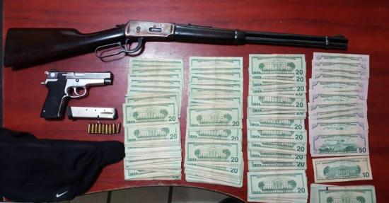 Policía incauta armas y dinero en dos operativos realizados en La Concordia