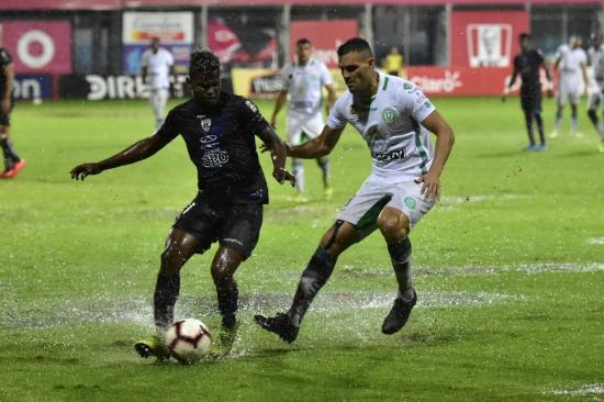 Cotejo entre Independiente Juniors y Liga de Portoviejo se reanuda