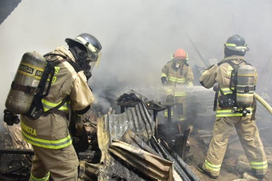 Un voraz incendio afectó a dos viviendas en Portoviejo