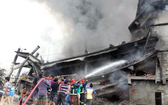 Diez muertos en un nuevo incendio en una fábrica de Bangladesh