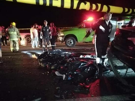 Siete fallecidos y tres heridos en accidente de tránsito en la vía Santa Elena-Guayaquil