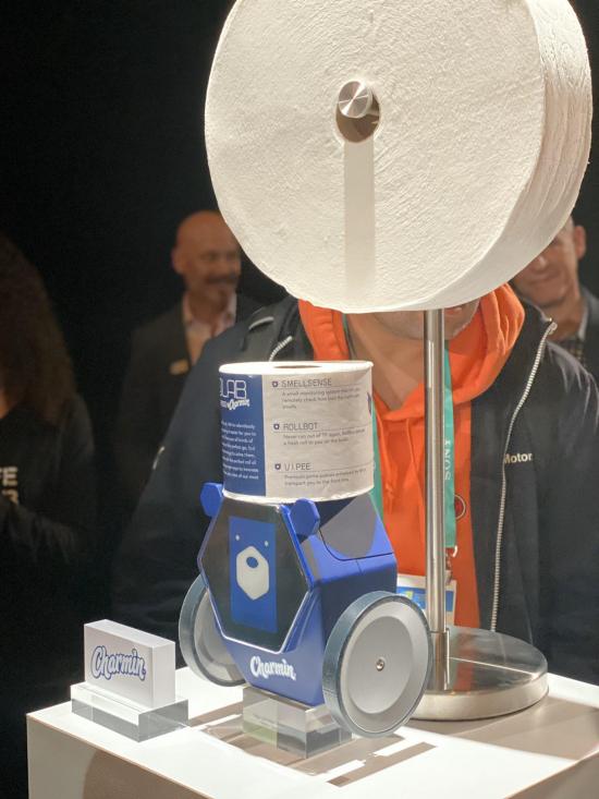 P&G presenta un robot que te trae papel higiénico cuando más lo necesitas