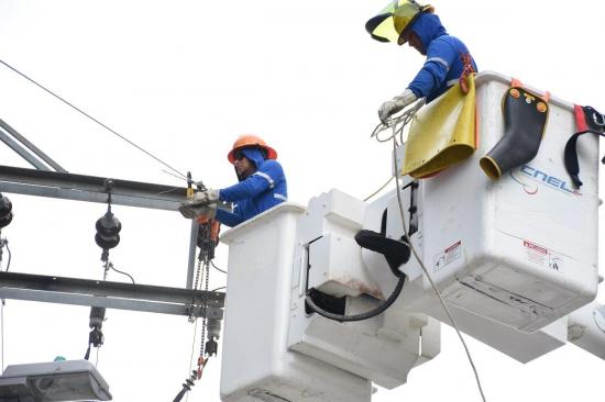 Anuncian cortes de energía eléctrica en Portoviejo por trabajos emergentes