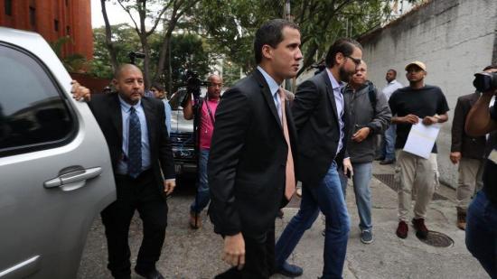 Guaidó convoca una sesión fuera del Parlamento tras ataque de civiles armados