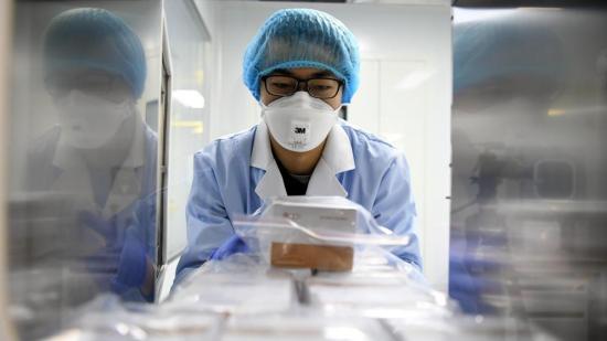 Científicos chinos esperan poder probar vacuna contra coronavirus en 40 días