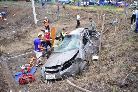 Dos muertos y dos heridos deja accidente de tránsito en la vía La Pila-Jipijapa