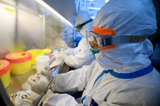 Francia confirma la primera muerte por coronavirus en Europa
