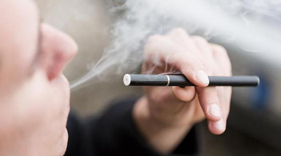 Cigarrillos electrónicos aumentan riesgo de enfermedades pulmonares