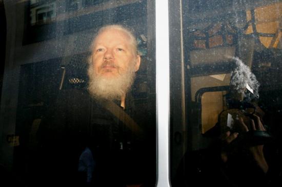 Equipo de Assange afirma que su caso creará un precedente para periodistas