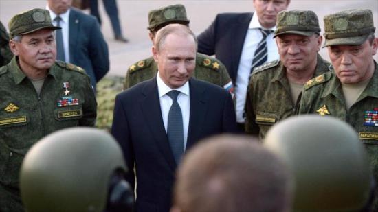 Putin dice que continuará modernizando las fuerzas armadas de Rusia