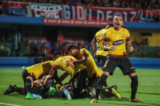 Barcelona clasifica a la fase de grupos de la Copa Libertadores tras golear a Cerro Porteño