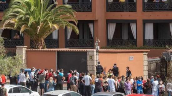 Permiten salir a 130 clientes de un hotel español aislados por el coronavirus