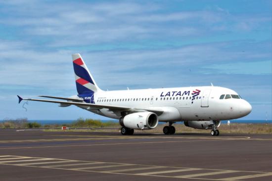 Latam inicia vuelos para retorno de cerca de 600 turistas desde Galápagos