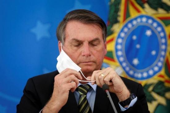 Bolsonaro pone en duda cifra de muertes por COVID-19 y pide volver a trabajar