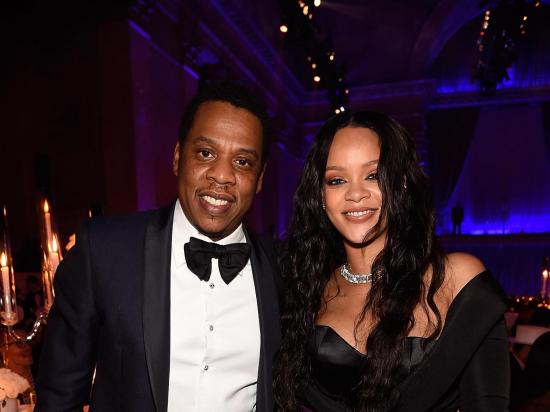 Rihanna y Jay-Z donan 1 millón de dólares cada uno para combatir la COVID-19