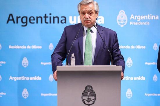 Argentina prohíbe los despidos por 60 días y prorroga el cierre de fronteras