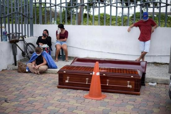 Familiares podrán averiguar en línea dónde enterraron a fallecidos en Ecuador