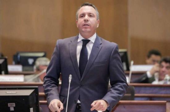 Asambleísta Guillermo Celi presenta ley que prohíbe el desalojo de viviendas alquiladas