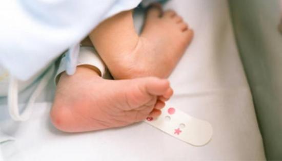Fallece por covid-19 una enfermera embarazada, pero salvan a su bebé