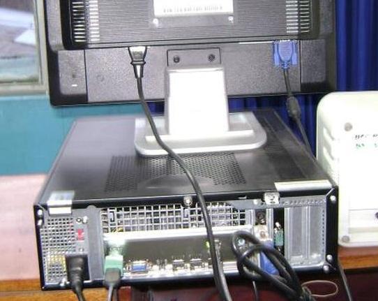 EL CARMEN: Ladrones se llevan 14 computadoras de una Unidad Educativa del Milenio