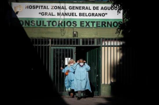 Argentina recibirá médicos cubanos para reforzar sistema en medio de pandemia