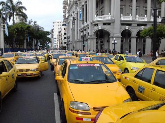 El covid-19 se ceba con los taxistas de Guayaquil