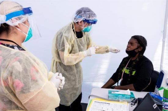 Los Ángeles autoriza test gratuitos de coronavirus para todos sus residentes