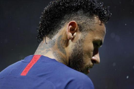 Neymar enfrenta en confinamiento un nuevo lío amoroso