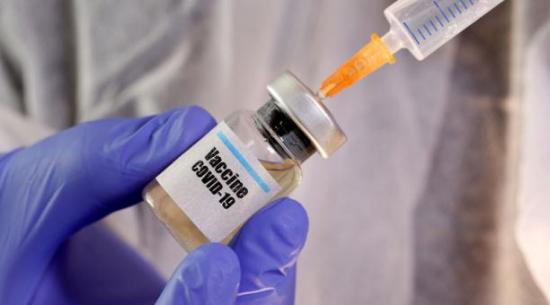 Científico advierte que habrá escasez de vacunas para Covid-19 en EE.UU. si no se toman medidas