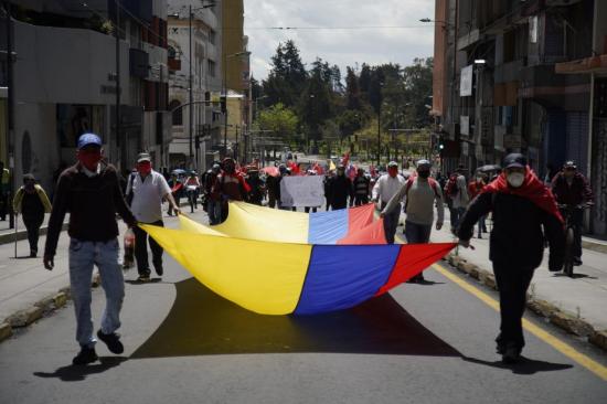 Decenas de personas protestan contra la Ley Humanitaria en Ecuador