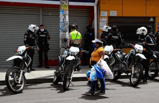 Comerciantes informales de Quito protestan en medio de la cuarentena