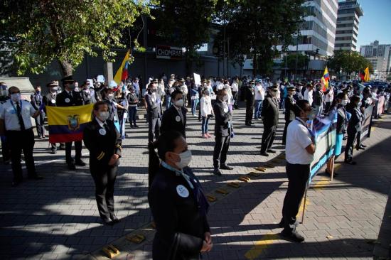 Trabajadores de TAME protagonizan un plantón en Quito