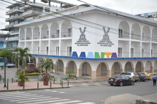 Municipio de Manta separa a 97 funcionarios tras culminación de contratos