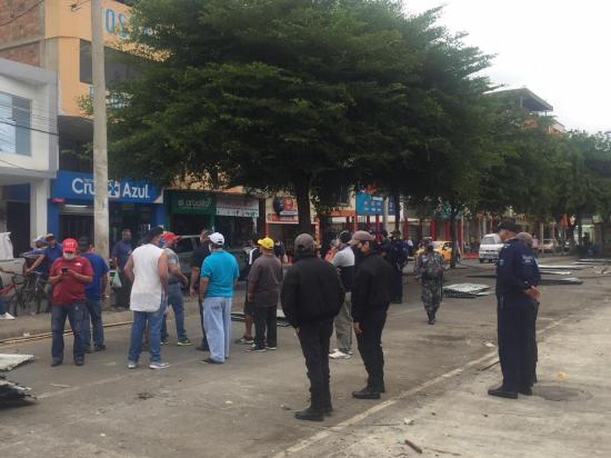Comerciantes de cárnicos buscan volver a la calle Alajuela, Municipio se niega