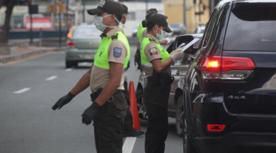 EEUU dona equipos sanitarios para más de 5.000 agentes de policía en Ecuador